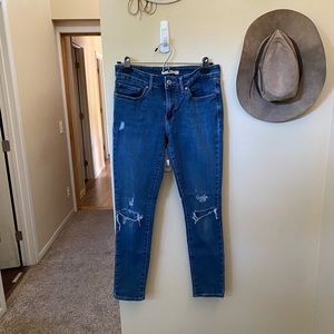 Levi’s 711 Skinny Jeans